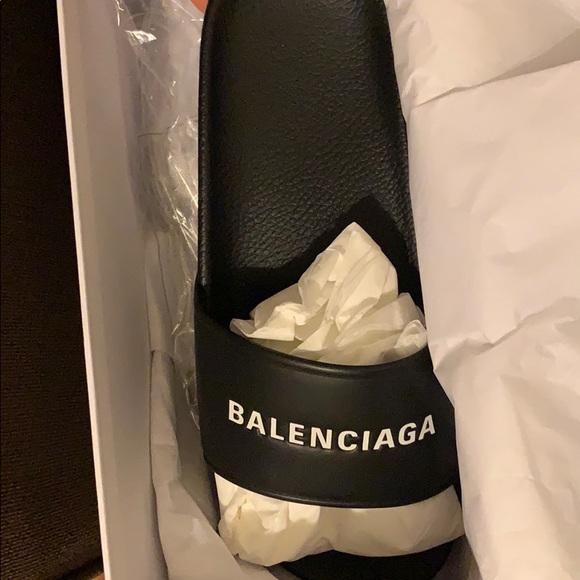 Balenciaga Slippers - Picture 3 of 4